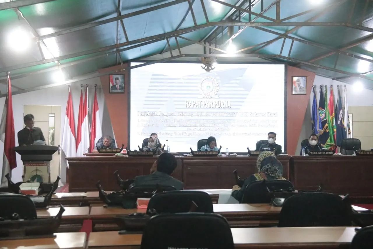 Tiga Ranperda Inisiatif DPRD Sulbar Diparipurnakan, Wagub: Ini Sangat Bermanfaat bagi Masyarakat